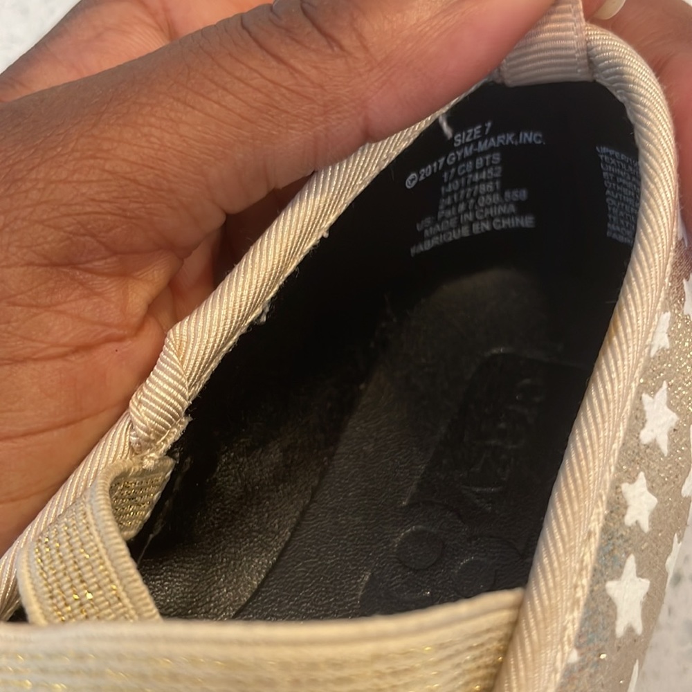 Excellent condition. My daughter wore them once or twice. - Picture 5 of 7